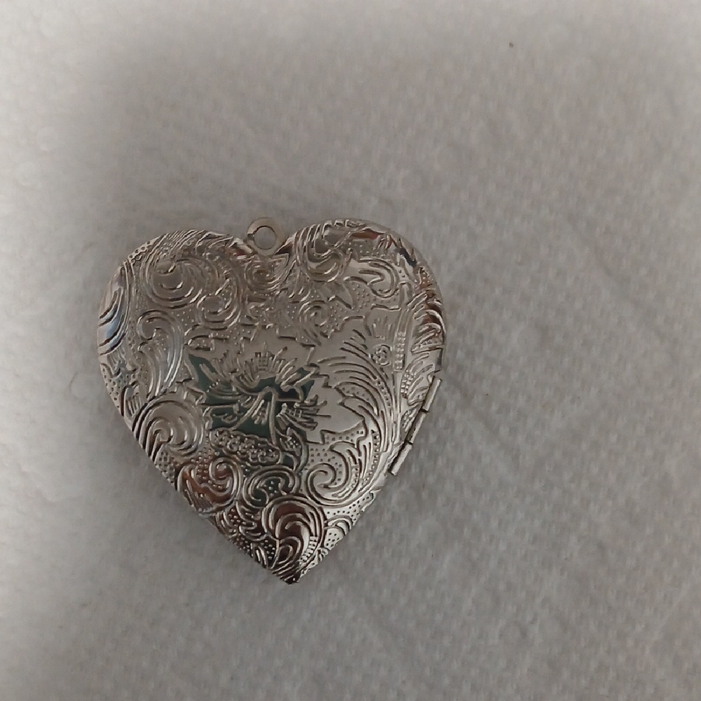 Aldo Silver Heart Necklace with Vintage Charm - Picture 3 of 3